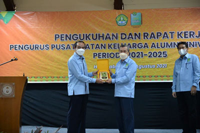 Hadiri Pengukuhan  Gubri: IKA UNRI Sangat Potensial Dukung Renstra Percepatan Pembangunan